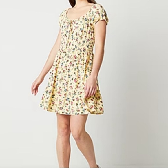 NWT By & By Size Medium 3 Tier Ruffle Short Sleeve Floral Print Dress. - Picture 2 of 12